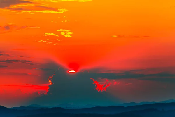 Görkemli Turuncu Kırmızı Günbatımı Gökyüzü — Stok fotoğraf