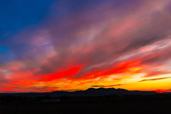 Champ Avec Coucher Soleil Lumineux Sur Fond — Photo