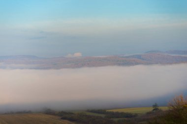 Tepelerin, doğal arka plan havadan görünümü.