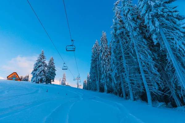 Estância Esqui Montanhas Inverno Teleférico Air Line — Fotografia de Stock