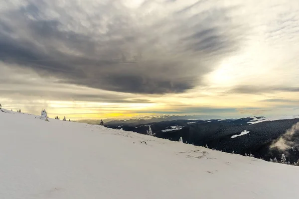 Montañas Nevadas Invierno Rumania —  Fotos de Stock