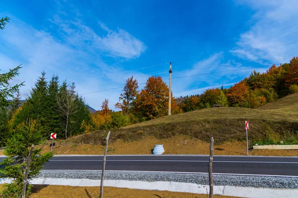 Ondulado Camino Asfalto Con Paisaje Montañas Rumania —  Fotos de Stock