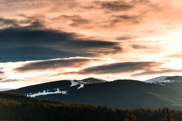 Molnig Himmel Och Berg Natur Koncept — Stockfoto