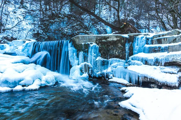 Cascada Bosque Congelado Invierno — Foto de Stock