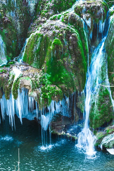 Gefrorener Waldwasserfall Winter — Stockfoto