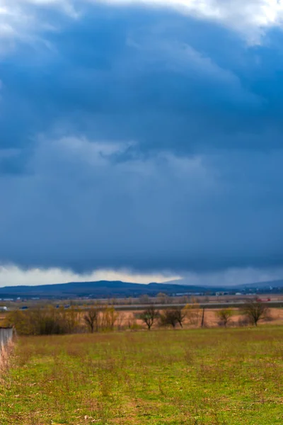 Hory Soumraku Zamračená Obloha Přírodní Pozadí — Stock fotografie