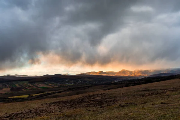 Collines Crépuscule Avec Ciel Nuageux Fond Naturel — Photo