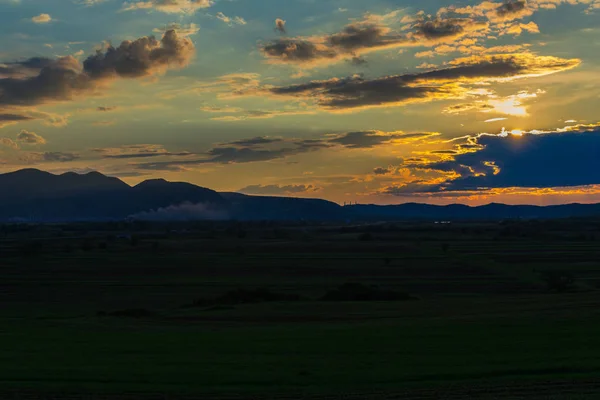 Beau Ciel Couchant Avec Nuages Paysage Champêtre — Photo