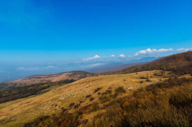 Tepelerin, doğal arka plan havadan görünümü.