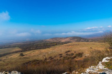 Tepelerin, doğal arka plan havadan görünümü.