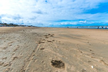 Zakynthos, Yunanistan - 31 Ağustos 2016: Açık deniz suyunun tadını çıkaran turistler.