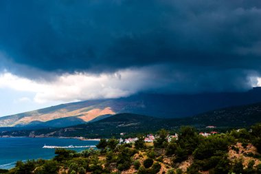 Akdeniz'in deniz manzarası, Yunanistan'ın doğası.