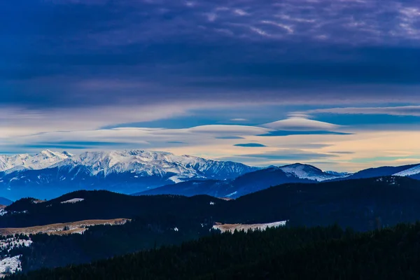 Bewölkter Himmel Über Den Karpaten — Stockfoto