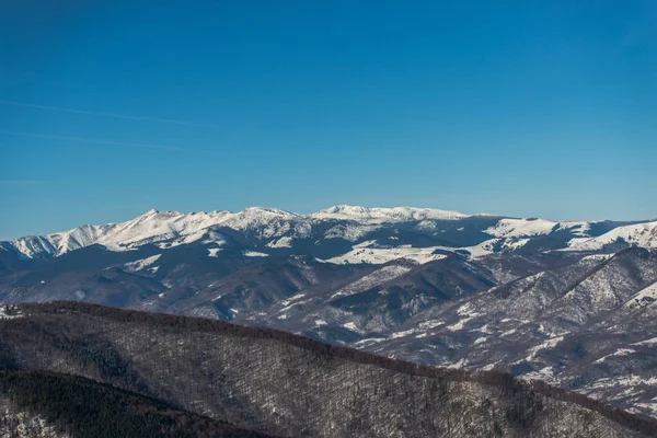 Schneebedeckte Winterberge Rumänien — Stockfoto