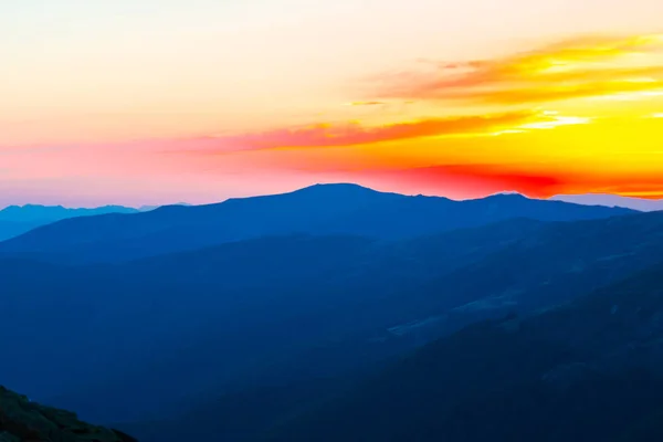 Горы Фоне Заката — стоковое фото