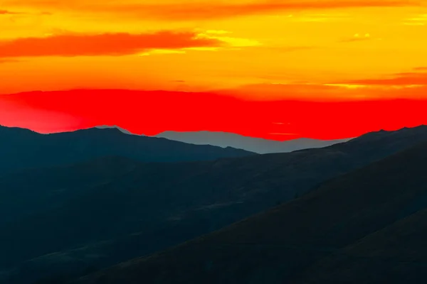 Гори Фоном Неба Заходу Сонця — стокове фото
