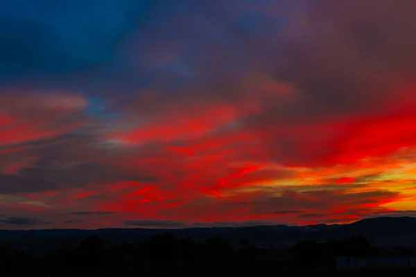 Dramatic Evening Sunset Field Crimson Sky — Stock Photo, Image