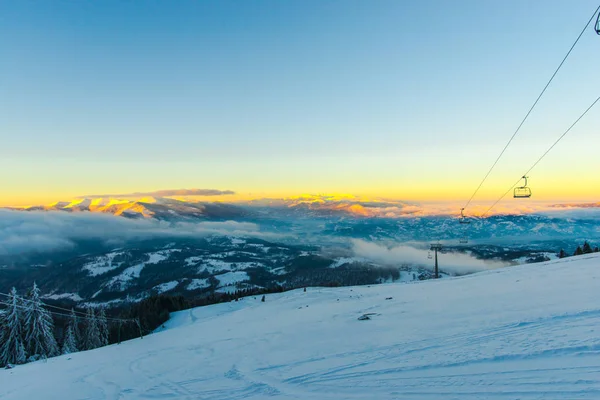 Estância Esqui Montanhas Inverno Teleférico Air Line — Fotografia de Stock