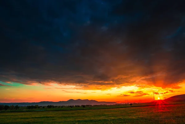 Noite Escura Por Sol Céu Colinas — Fotografia de Stock