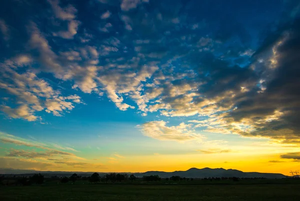 Céu Azul Escuro Por Sol Colinas — Fotografia de Stock