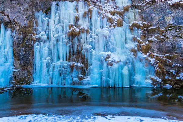 Floresta Congelada Cachoeira Inverno — Fotografia de Stock