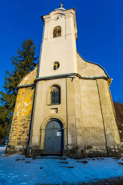 Igreja Velha Branca Com Fundo Azul Céu Nublado — Fotografia de Stock