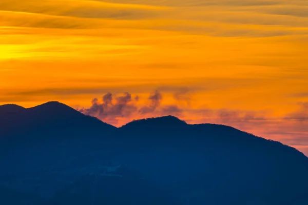 Majestic Orange Sky Mountains Silhouette Horizon — Stock Photo, Image