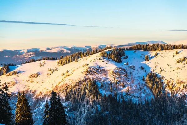 Estância Esqui Inverno Com Levantadores Luz Sol Concurso — Fotografia de Stock