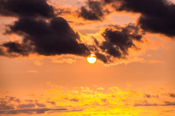 雲とオレンジの夕日の空 — ストック写真