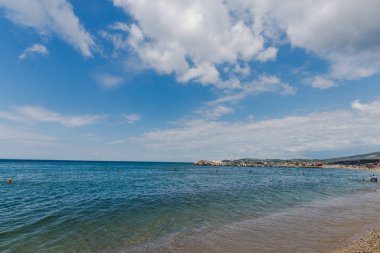 Zakynthos, Yunanistan - 31 Ağustos 2016: Açık deniz suyunun tadını çıkaran turistler.