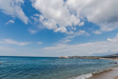 Zakynthos, Yunanistan - 31 Ağustos 2016: Açık deniz suyunun tadını çıkaran turistler.