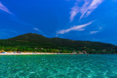 Zakynthos, Yunanistan - 31 Ağustos 2016: Açık deniz suyunun tadını çıkaran turistler.