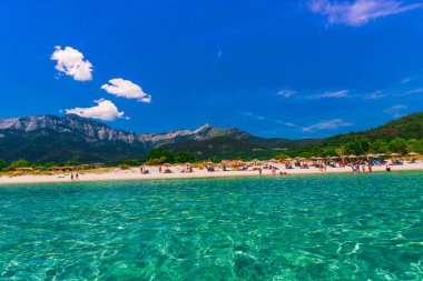 Zakynthos, Yunanistan - 31 Ağustos 2016: Açık deniz suyunun tadını çıkaran turistler.