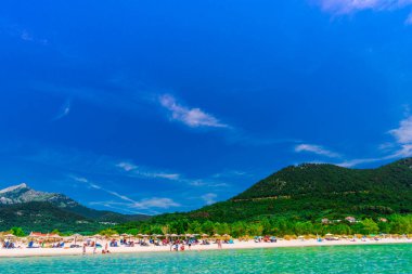 Zakynthos, Yunanistan - 31 Ağustos 2016: Açık deniz suyunun tadını çıkaran turistler.