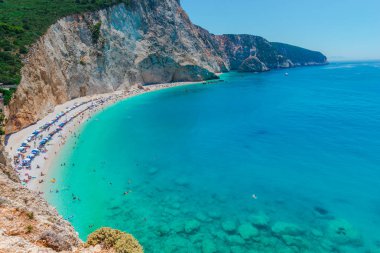 Zakynthos, Yunanistan - 31 Ağustos 2016: Açık deniz suyunun tadını çıkaran turistler.