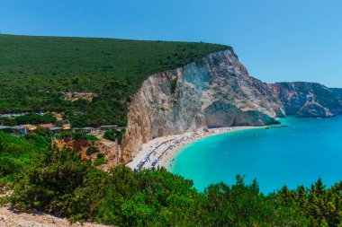 Zakynthos, Yunanistan - 31 Ağustos 2016: Açık deniz suyunun tadını çıkaran turistler.