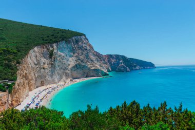 Zakynthos, Yunanistan - 31 Ağustos 2016: Açık deniz suyunun tadını çıkaran turistler.