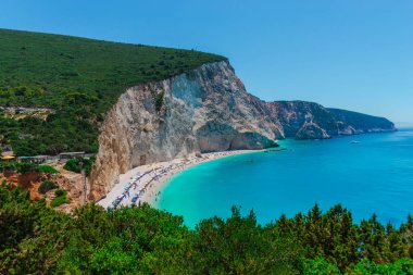 Zakynthos, Yunanistan - 31 Ağustos 2016: Açık deniz suyunun tadını çıkaran turistler.