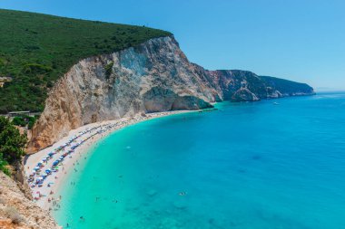 Zakynthos, Yunanistan - 31 Ağustos 2016: Açık deniz suyunun tadını çıkaran turistler.