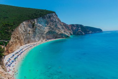 Zakynthos, Yunanistan - 31 Ağustos 2016: Açık deniz suyunun tadını çıkaran turistler.