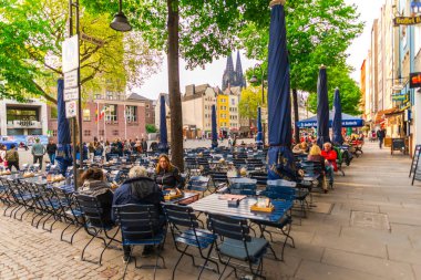 Amsterdam, Hollanda - 21 Nisan 2017: Amsterdam Cityscape, günlük rutin.