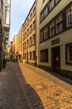 Amsterdam, Hollanda - 21 Nisan 2017: Dar sokakların görünümü.