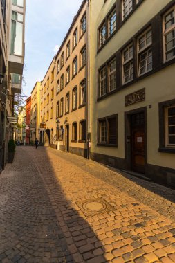 Amsterdam, Hollanda - 21 Nisan 2017: Dar sokakların görünümü.