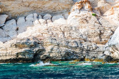 Orosei Körfez, uçurumun dağ ve deniz kayalık sahil su 