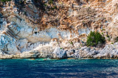 Orosei Körfez, uçurumun dağ ve deniz kayalık sahil su 