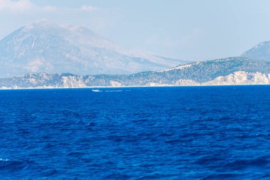 Ismarlayarak cliff ve Akdeniz, Yunanistan.