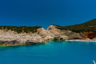 Zakynthos, Yunanistan - 31 Ağustos 2016: Açık deniz suyunun tadını çıkaran turistler.