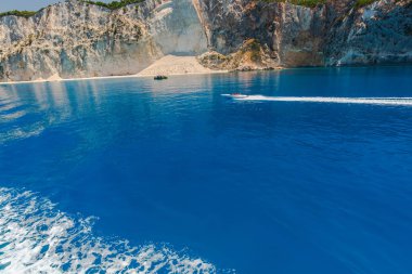 Lefkada Adası, Yunanistan Turizm mavi suda yüzen tekne