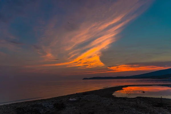 Мирне Небо Заходу Сонця Острівний Пагорб Фоні — стокове фото