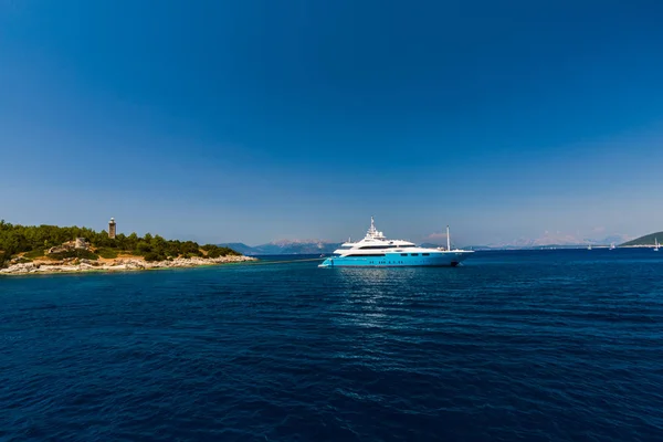 Kefalonia Griechenland Juli 2017 Boot Auf Meer Fiskardo Bucht — Stockfoto